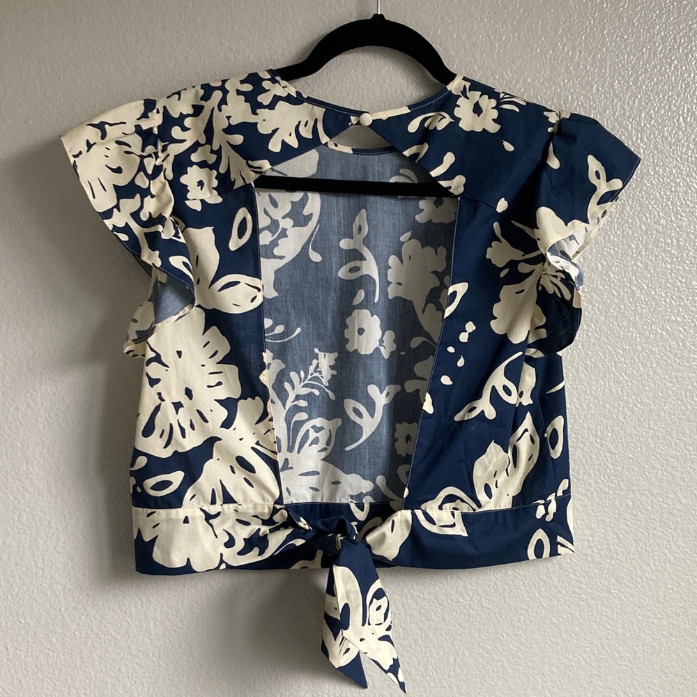 RED Valentino Open back Blue & White Floral Flutter Sleeve Blouse sz 44 L